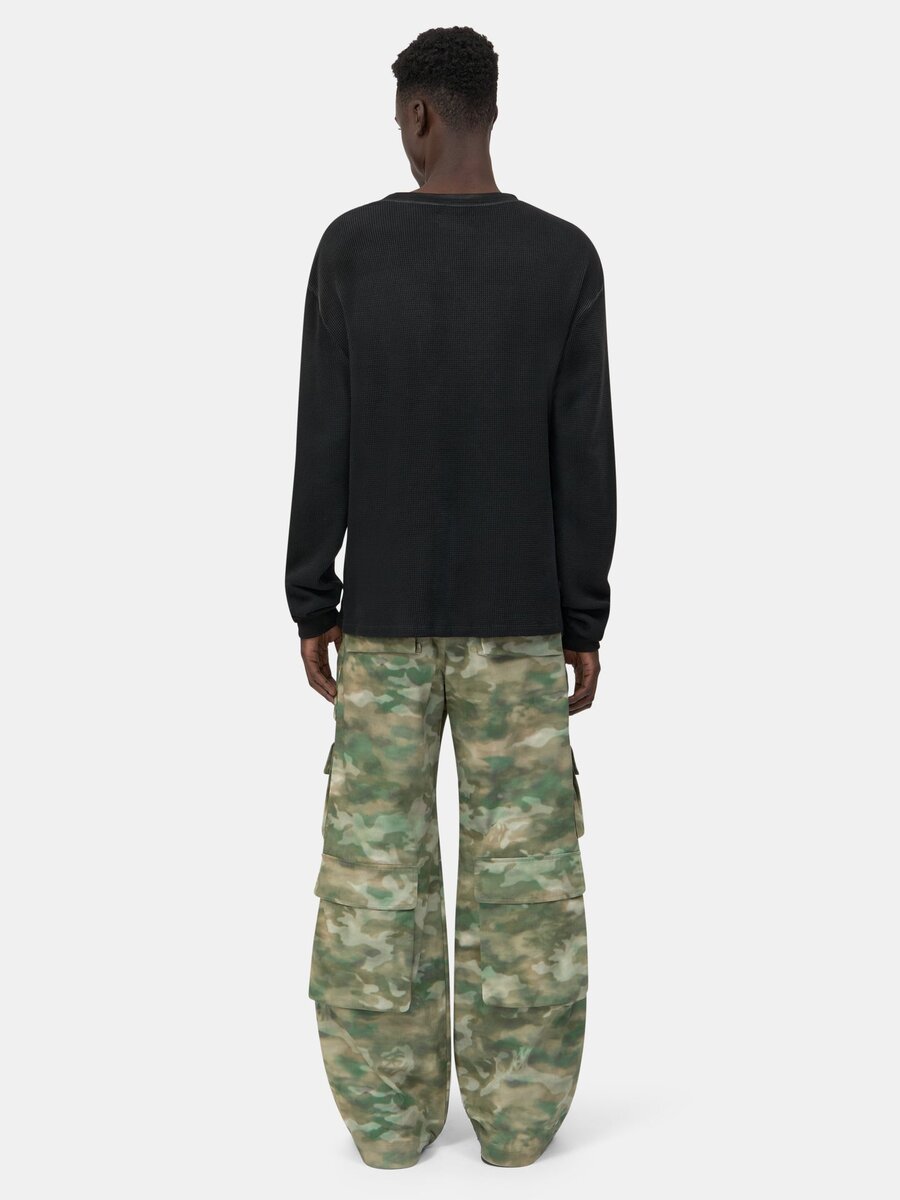 CAMO-CARGO-HOSE MIT MEHREREN TASCHEN