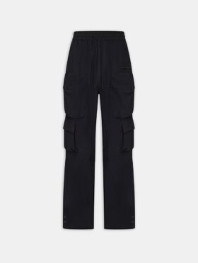 CARGO-HOSE MIT VIELEN TASCHEN