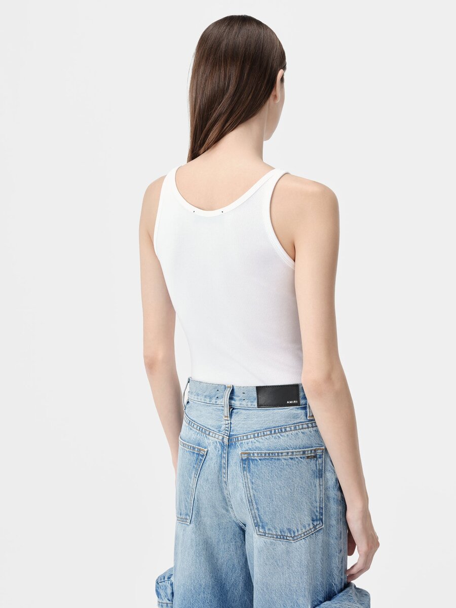 DAMEN-TANKTOP MIT „MA“-STICKEREI UND RIPPENSTRICK