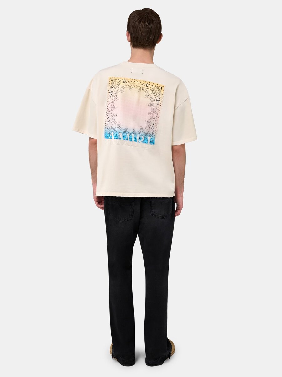 OVERSIZE-T-SHIRT MIT BANDANA-APPLIKATION