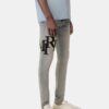 SKINNY-JEANS MIT VERSETZTEM LOGO